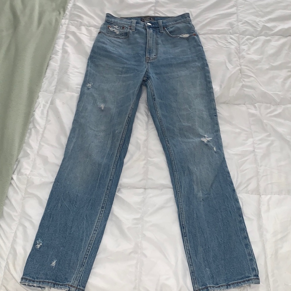 Abercrombie & Fitch Ultra High Rise Mom Jean